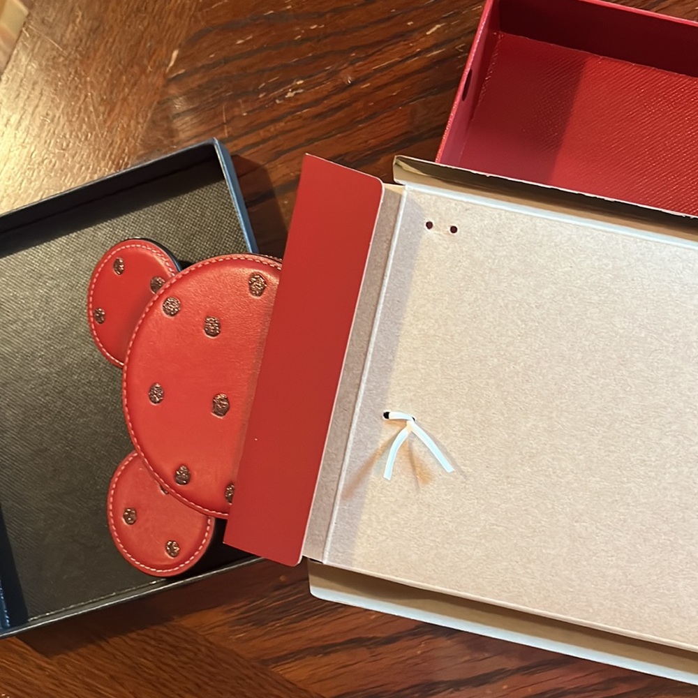 Coin case - Picture 3 of 5
